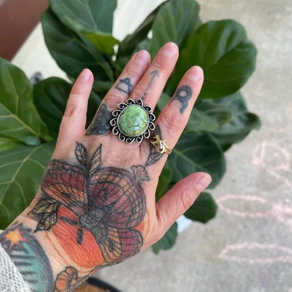 Incredible lime green turquoise ring - Picture 8 of 9